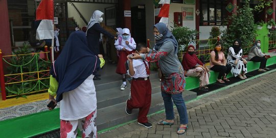 Strategi DKI Hadapi Lonjakan Omicron di Tengah PTM 100 Persen