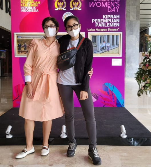 tinggal kenangan intip potret kedekatan nurul arifin bareng mendiang anak