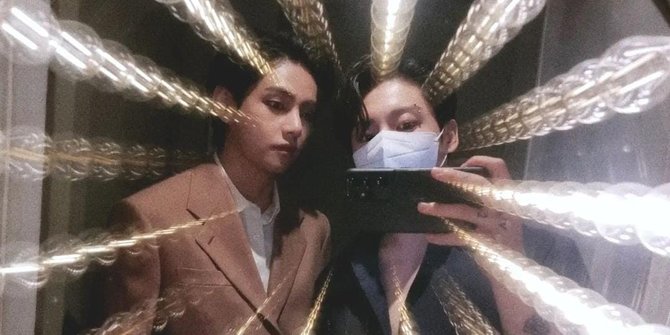 Gemasnya Jungkook BTS Melakukan Aegyo Demi Sesuap Mie Instan Milik V