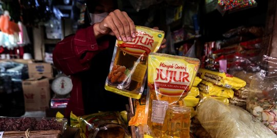 Harga Minyak Goreng Dipatok Rp14 Ribu per Liter, Pedagang di Tangsel Bingung