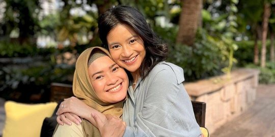 Wajah Mirip Sama-sama Cantik, Ini 5 Potret Kompak Ikke Nurjana Bareng Sang Putri