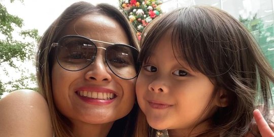 Foto Brie Anak Acha Septriasa Hari Pertama Masuk Sekolah di Jakarta, Lucu dan Cantik