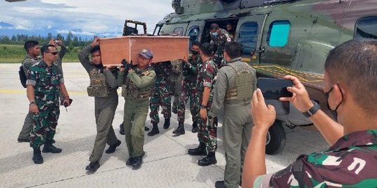 Jenazah 3 Prajurit TNI Gugur Akibat Kontak Tembak dengan KST Dievakuasi ke Timika