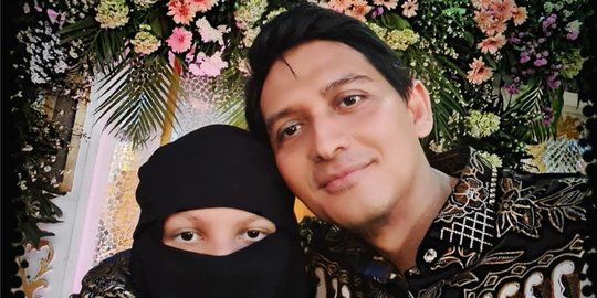 Kini Bercadar, Intip Potret Anak Pertama Lucky Hakim Pemain Pintu Berkah