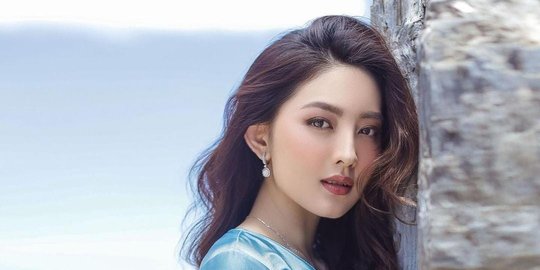 Cantik Bak Bidadari, Pesona Natasha Wilona Berpose di Pinggir Pantai Jadi Sorotan