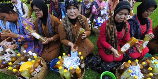 Ini Deretan Artis yang Doyan Minum Jamu Gedong Dengan Ekspresi Rasa Pahit