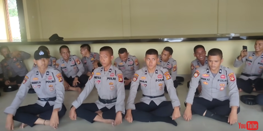Topi ini Sakti Bukan Main, Siapapun yang Pakai Langsung Ditakuti Polisi