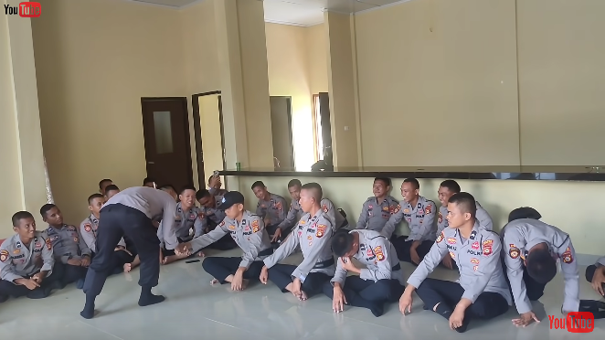 topi ini sakti bukan main ditakuti polisi