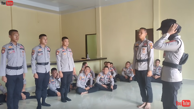 topi ini sakti bukan main ditakuti polisi