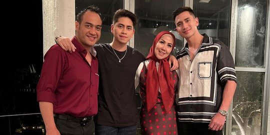 Dinner Bareng, Ini Potret Kedekatan Anak-anak Venna Melinda dengan Ferry Irawan