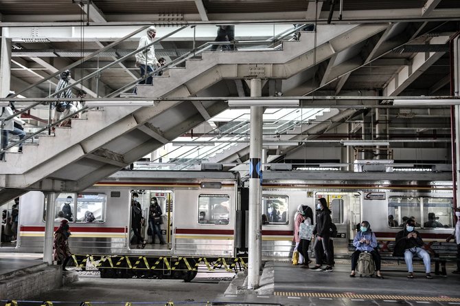 wajah modern stasiun jatinegara