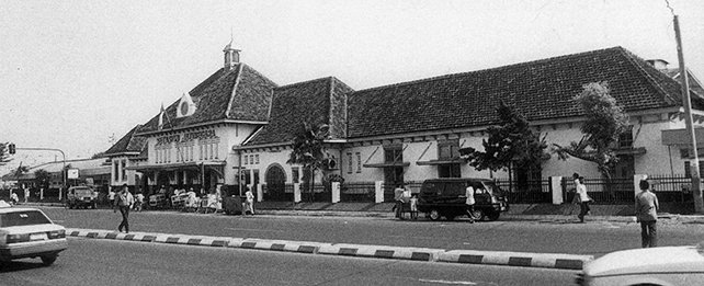 stasiun jatinegara tempo dulu