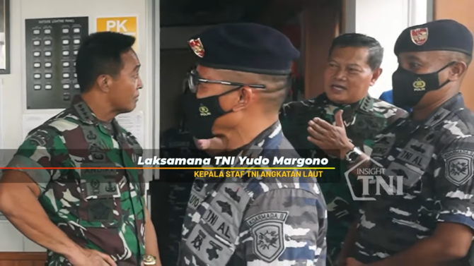 istri panglima tni telepon kapal di anjungan kri bima suci