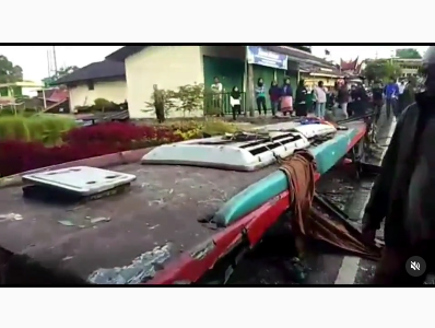 penampakan bus hancur tinggal setengah usai hajar flyover