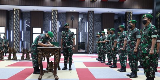 Mayjen TNI Maruli Simanjuntak Resmi Jabat Pangkostrad
