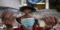 Geliat Penjualan Ikan Bandeng di Pasar Petak Sembilan Jelang Imlek