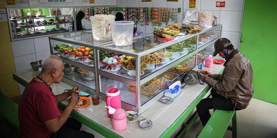 PPKM Jawa Bali Diperpanjang, Ini Aturan Terbaru Makan di Tempat Umum