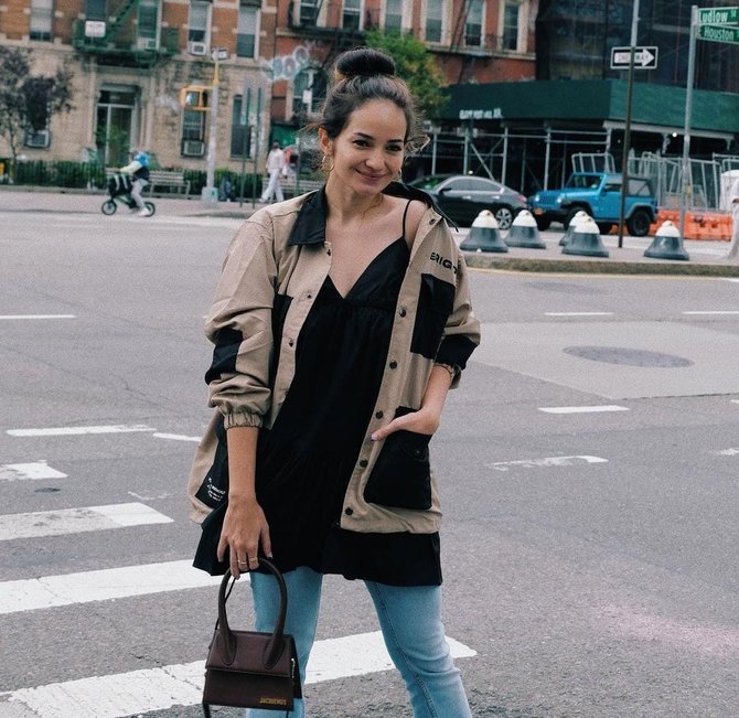 cantik banget intip 5 potret enzy storia saat berada di new york