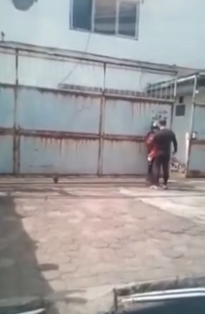 viral kurir dimaki amp ditampar seorang pria tak tega lihatnya hanya tertunduk lesu