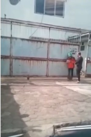 viral kurir dimaki amp ditampar seorang pria tak tega lihatnya hanya tertunduk lesu