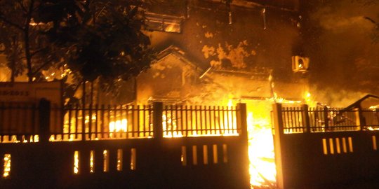 Rumah Jadi Gudang Minyak Goreng Hangus Terbakar