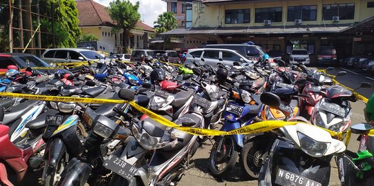 Polisi Gerebek Arena Judi Sabung Ayam di Malang, 86 Motor Ditinggal Pemiliknya
