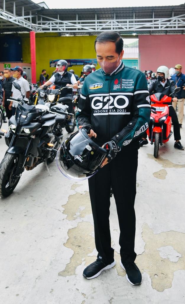 jokowi naik motor ri1