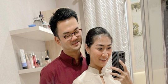 Potret Theresa Wienathan & Calvin Chandra, Rayakan Imlek Pertama Sebagai Suami Istri
