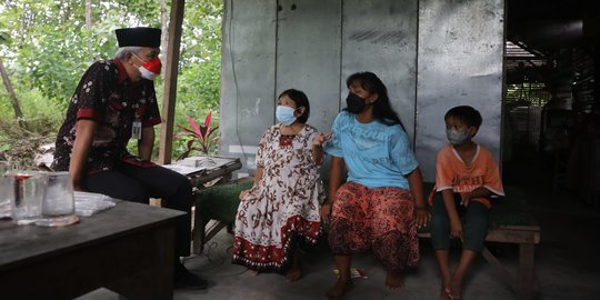 Rumah Tidak Layak Huni, Ganjar Beri Bantuan untuk Mbah Rapi dan Sutami