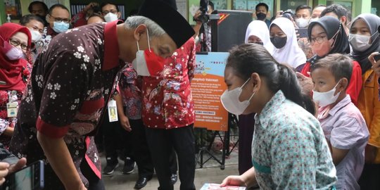 Kasus Covid-19 Naik, Ganjar Kebut Vaksinasi agar Anak Bisa Aman Belajar