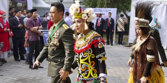 Cantiknya Istri Panglima TNI Berbaju Imlek, Kompak Sama Ortu, Adiknya Beda Sendiri