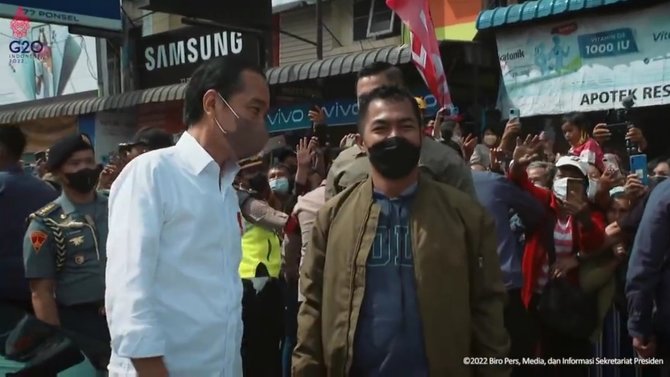 10 potret jokowi kunjungi sumut resmikan bypass hingga ke danau toba pakai motor