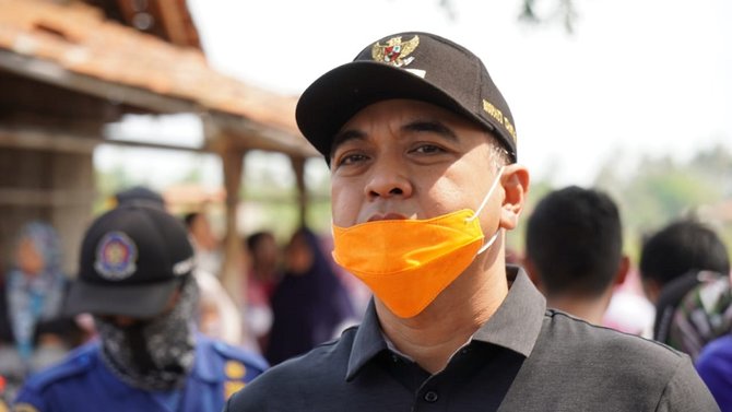 bupati tangerang zaki iskandar