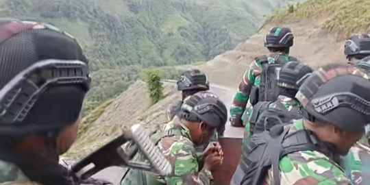 Potret Kegiatan Prajurit TNI AD Saat Pengamanan di Puncak Jaya Papua