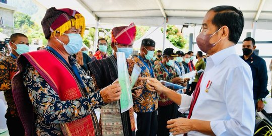 Jokowi Serahkan SK Hutan Sosial, Adat dan TORA di Sumatera Utara