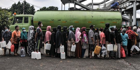 Antusiasme Warga Serbu Operasi Minyak Goreng Murah