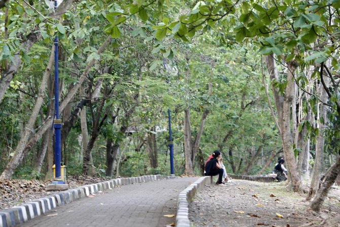 hutan kota srengseng