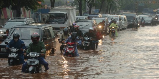 Banjir di Jalan Daan Mogot, Polisi Perbolehkan Pengendara Melintas Jalur Busway