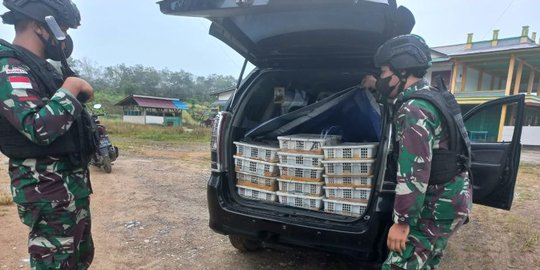 Satgas Pamtas Gagalkan Penyelundupan 350 Ekor Burung Kacer di Sanggau