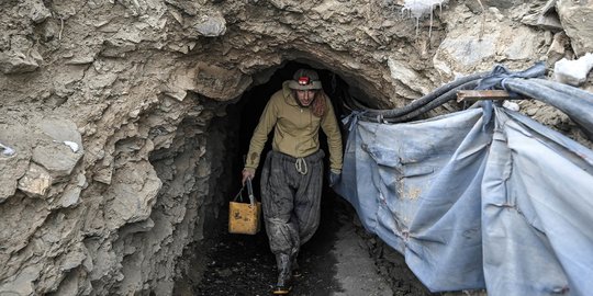 Potret Penambang Batu Zamrud di Afghanistan