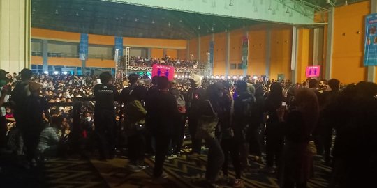 Bubarkan Konser Musik Langgar Prokes, Satpol PP Makassar Padamkan Lampu Gedung