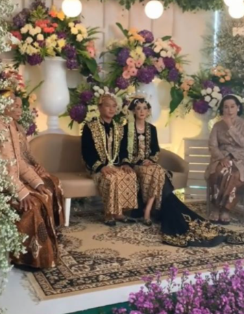 curi perhatian pria ini jadi mua sekaligus jadi pengantin di hari pernikahannya