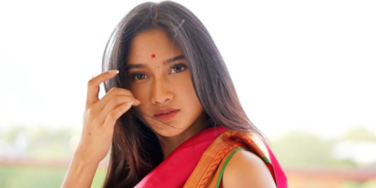 4 Potret Claresta Taufan 'Buku Harian Seorang Istri' Dalam Busana India, Makin Cantik