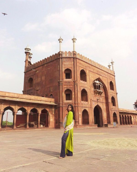 4 potret claresta taufan 039buku harian seorang istri039 dalam busana india makin cantik