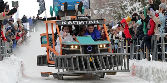 Keseruan Festival Kereta Luncur Sunnyfest di Rusia