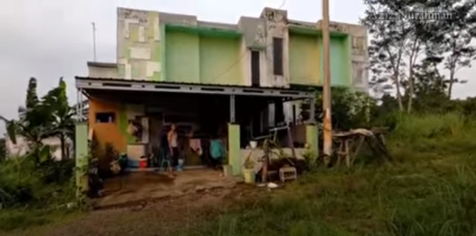 28 unit rumah mewah terbengkalai