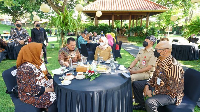 gubernur amp kepala daerah kepulauan riau belajar kelola pelayanan publik di banyuwangi