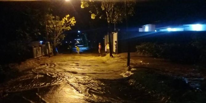 Tiga Daerah Pantura Di Jateng Diterjang Banjir, Warga Mengungsi ...