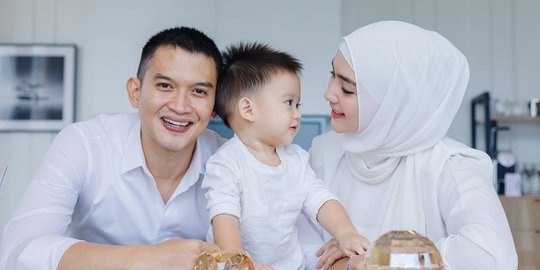4 Potret Terbaru Baby Athar Anak Citra Kirana Tersenyum, Ekspresinya Super Gemas