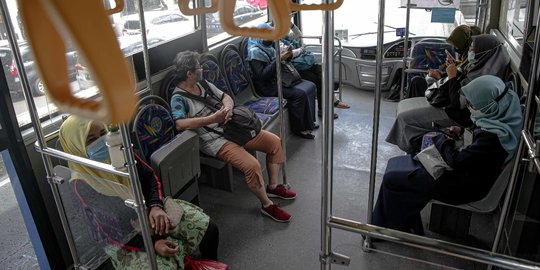 Terpeleset usai Tanya Tujuan Bus, Calon Penumpang Tewas Terlindas Transjakarta
